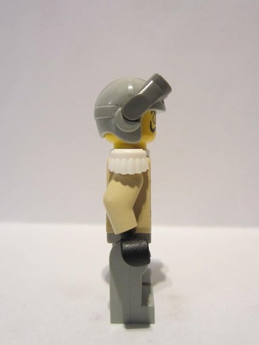 lego 2000 mini figurine adv005 Baron Von Barron With Light Gray Aviator Cap 