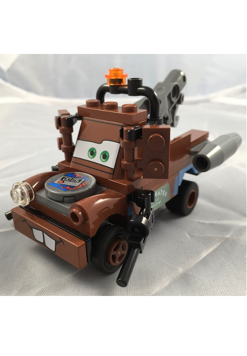 lego 2011 mini figurine crs040s Tow Mater With Guns with Time Bomb Sticker 
