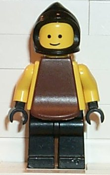 lego 1984 mini figurine cas089 Blacksmith Black Legs and Hips, Yellow Torso and Arms, Black Hands, Black Cowl, Brown Plastic Cape 