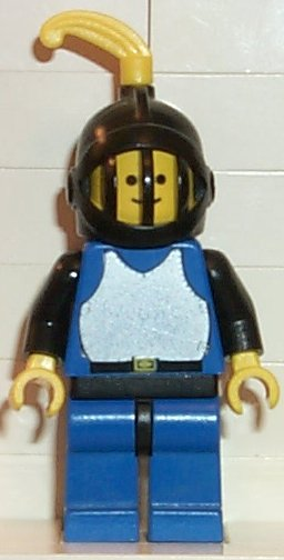 lego 1986 mini figurine cas182 Breastplate Blue with Black Arms, Blue Legs with Black Hips, Black Grille Helmet, Yellow Feather, Black Plastic Cape 