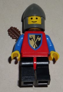 lego 1986 mini figurine cas237a Crusader Axe Black Legs with Red Hips, Dark Gray Chin-Guard, Quiver 