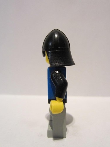 lego 1992 mini figurine cas103 Black Falcon Light Gray Legs with Black Hips, Black Neck-Protector 