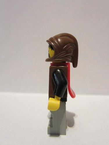 lego 1992 mini figurine cas252 Wolf People Wolfpack 1 with Black Arms, Brown Hood, Red Plastic Cape 