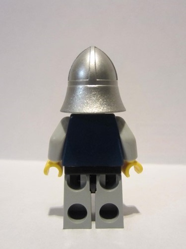 lego 2007 mini figurine cas338 Crown Knight Scale Mail With Crown, Helmet with Neck Protector, Scar Across Lip 