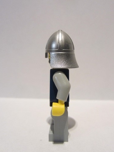 lego 2007 mini figurine cas341 Crown Knight Scale Mail With Crown, Helmet with Neck Protector, Dual Sided Head 