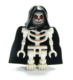 lego 2008 mini figurine cas378 Skeleton Warrior 6 White, Black Hood and Cape 