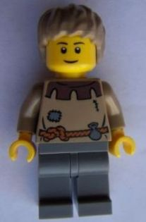 lego 2009 mini figurine cas410a Peasant Male Young, Black Eyebrows, Thin Grin 