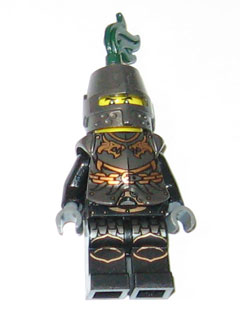 lego 2010 mini figurine cas452 Dragon Knight Armor With Chain, Helmet Closed, Scowl 