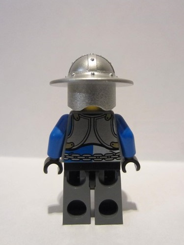 lego 2013 mini figurine cas520 King's Knight Breastplate With Crown and Chain Belt, Helmet with Broad Brim, Cheek Lines 