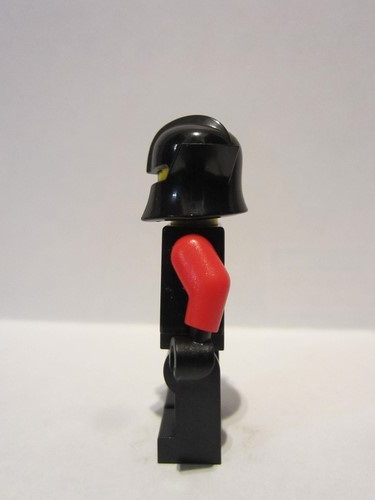 lego 2013 mini figurine cas522 Dragon Knight Scale Mail With Dragon Shield, Cheek Protection Helmet, Black Beard 
