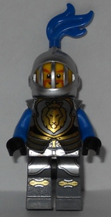 lego 2013 mini figurine cas523 King's Knight Armor With Lion Head with Crown, Helmet with Fixed Grille, Blue Plume 