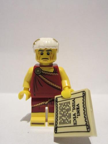lego 2013 mini figurine col133 Roman Emperor . .