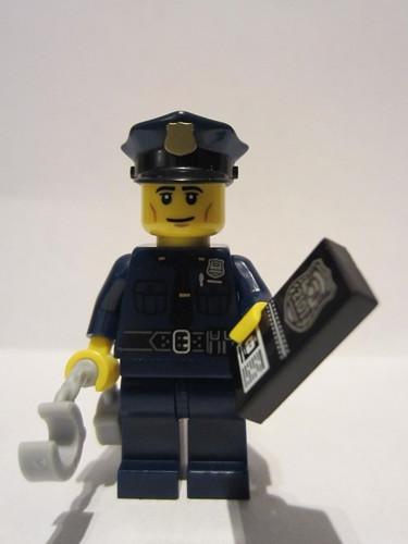 lego 2013 mini figurine col134 Policeman . .