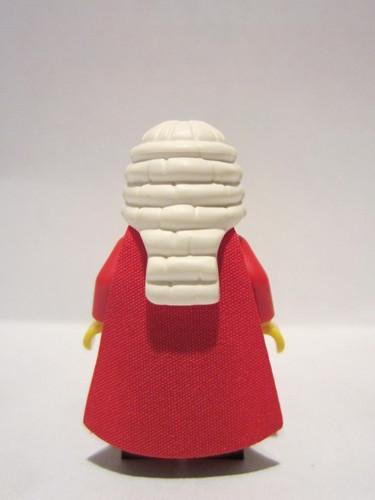 lego 2013 mini figurine col138 Judge . .