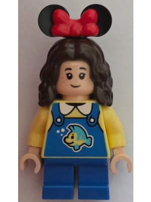 lego 2026 mini figurine dis208 Main Street, U.S.A. Park Guest Child Girl, Blue Overalls with Flounder, Blue Short Legs 