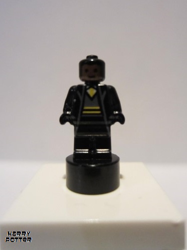 lego 2018 mini figurine 90398pb031 Hufflepuff Student #2 Statuette / Trophy, Reddish Brown Face 
