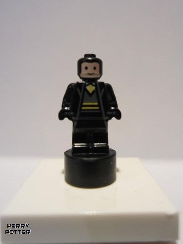 lego 2018 mini figurine 90398pb032 Hufflepuff Student Statuette / Trophy #3 Light Nougat Face 