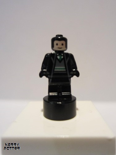 lego 2018 mini figurine 90398pb038 Slytherin Student Statuette / Trophy #3 Light Nougat Face 