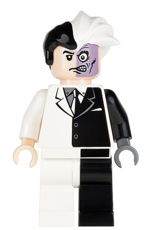 lego 2006 mini figurine bat004 Two-Face With Black Stripe Hips 