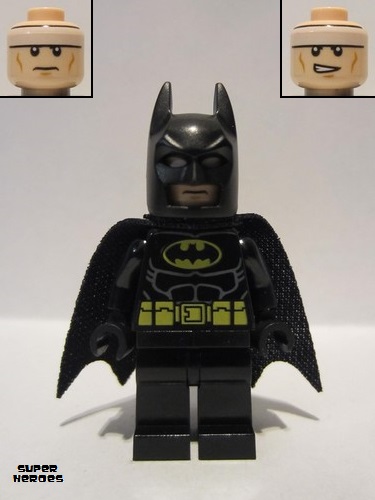 lego 2019 mini figurine sh0016b Batman Black Suit with Yellow Belt and Crest (Type 2 Cowl, Spongy Tear-Drop Neck Cut Cape) 