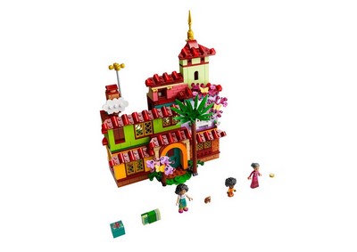lego 2021 set 43202 The Madrigal House La maison Madrigal