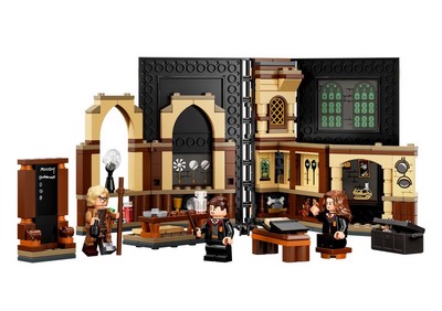 lego 2022 set 76397 Hogwarts Moment Defence Class