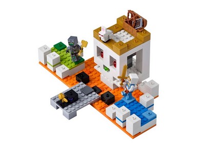 lego 2018 set 21145 The Skull Arena Le crâne géant