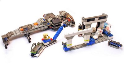 lego 2000 set 7180 B-wing at Rebel Control Center 