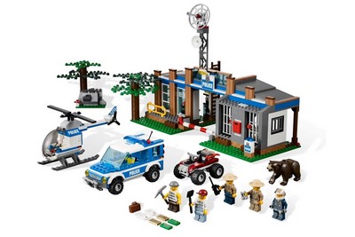 lego 2012 set 4440 Forest Police Station 