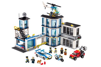 lego 2017 set 60141 Police Station 