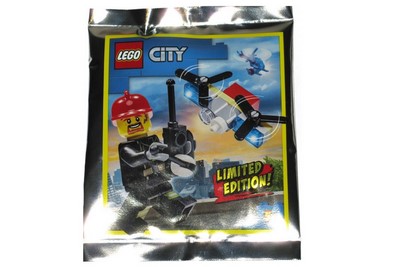 lego 2020 set 952002 Fireman with Drone foil pack Pompier avec drone